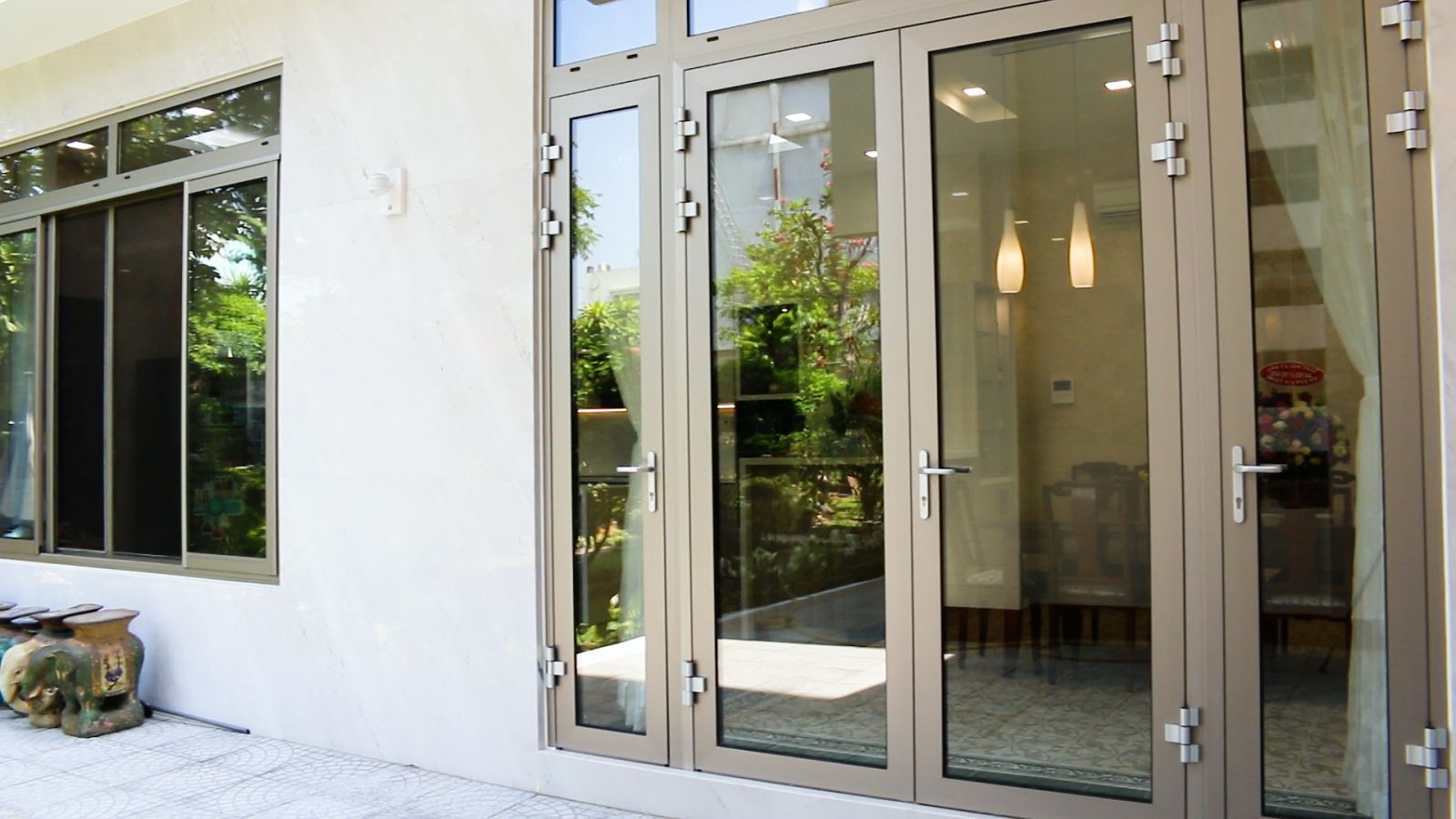Công trình lắp đặt cửa Civro siêu biệt thự Quận 9