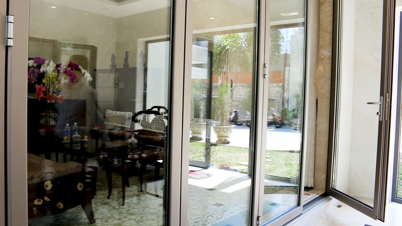 Công trình lắp đặt cửa Civro siêu biệt thự Quận 9