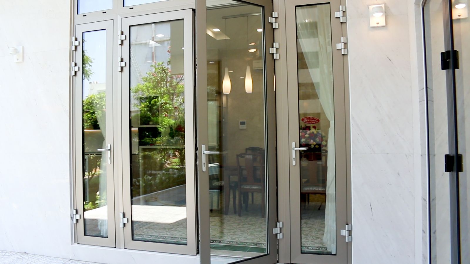 Công trình lắp đặt cửa Civro siêu biệt thự Quận 9