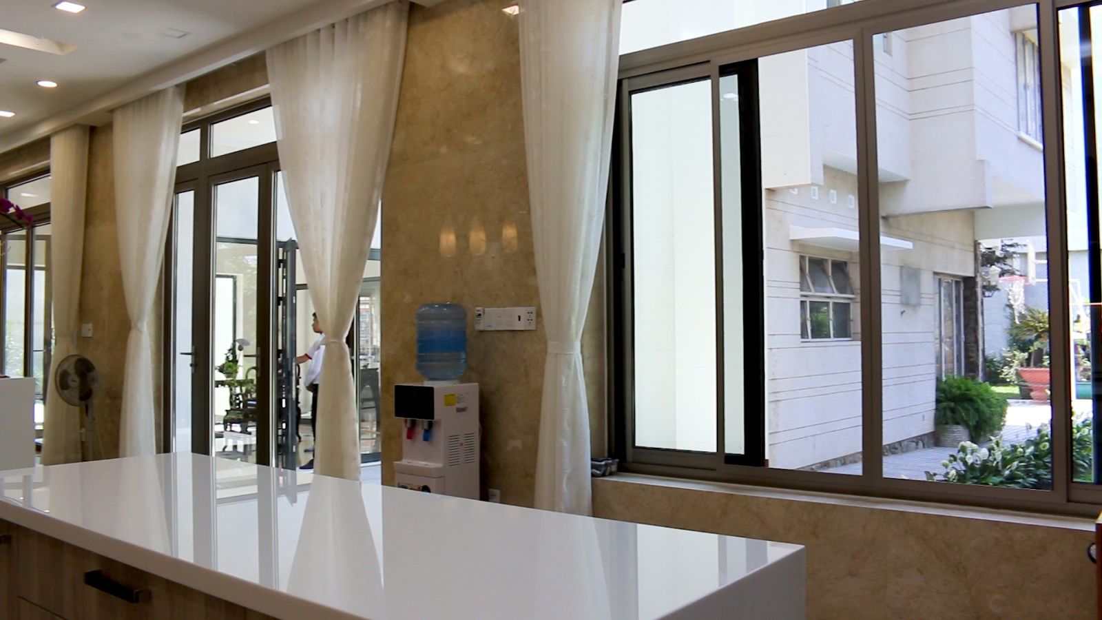 Công trình lắp đặt cửa Civro siêu biệt thự Quận 9