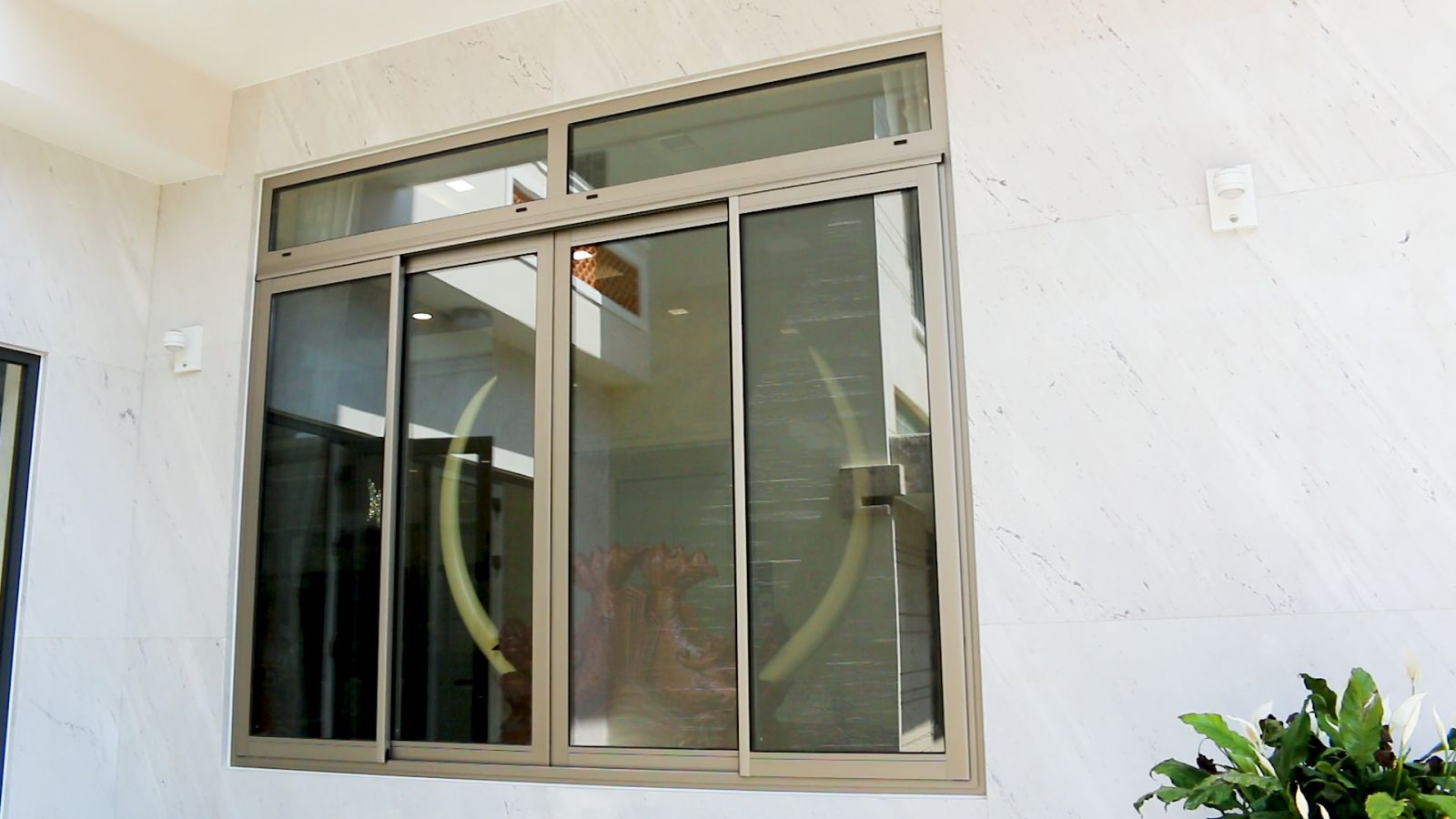Công trình lắp đặt cửa Civro siêu biệt thự Quận 9